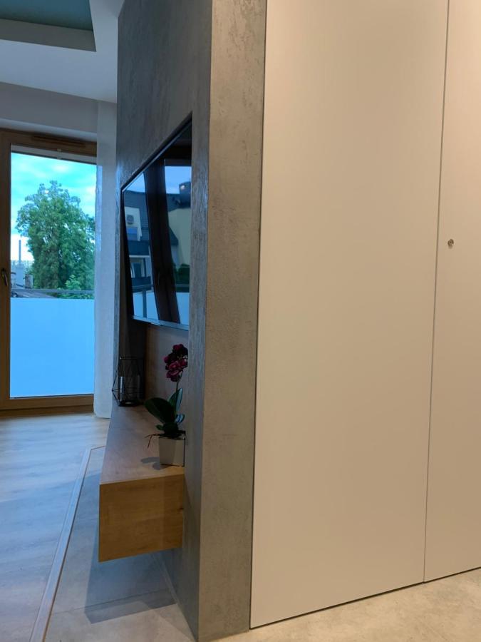 Aleksandra 3 - Yellow Apartment *