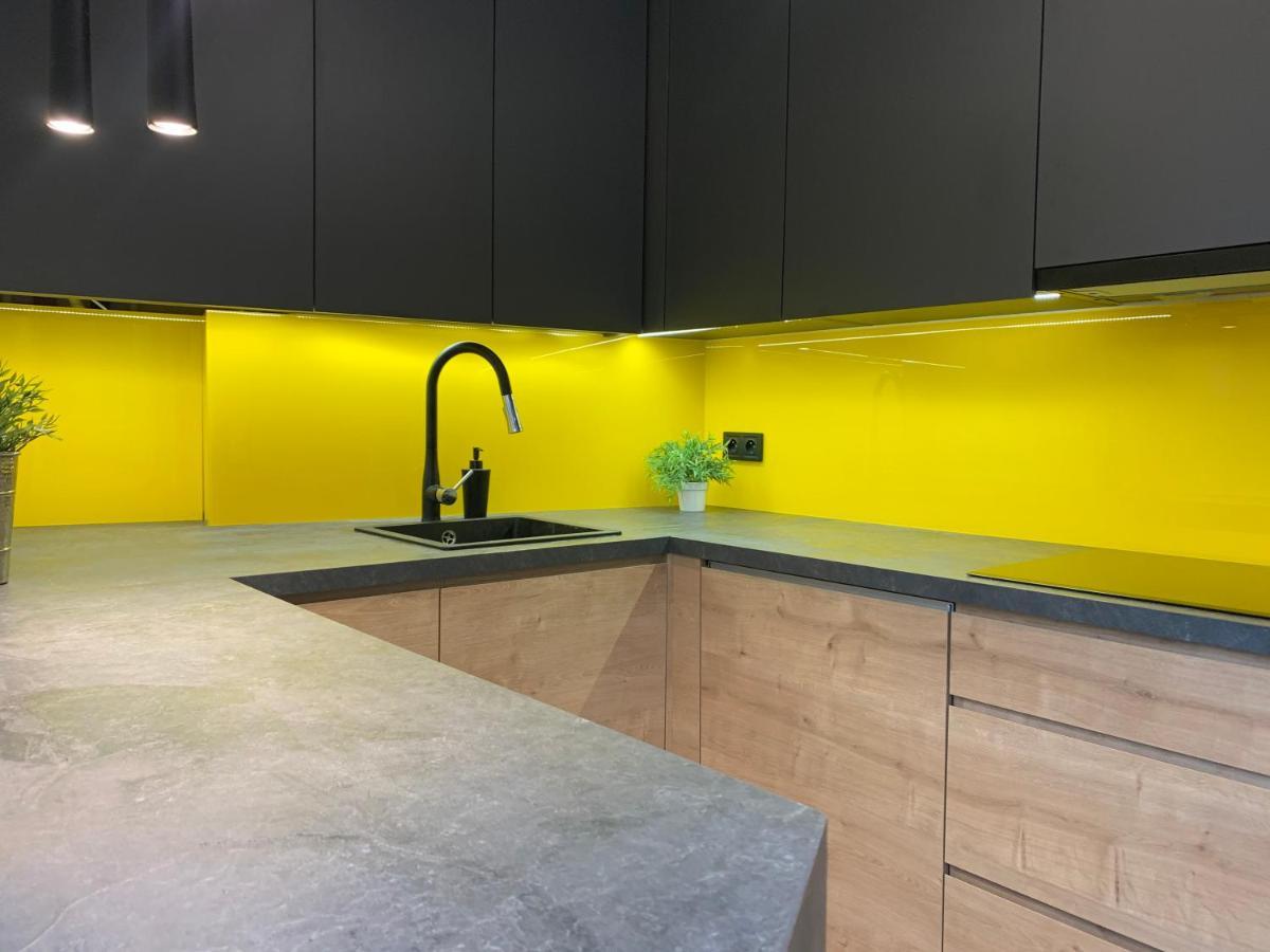 Aleksandra 3 - Yellow Apartment *